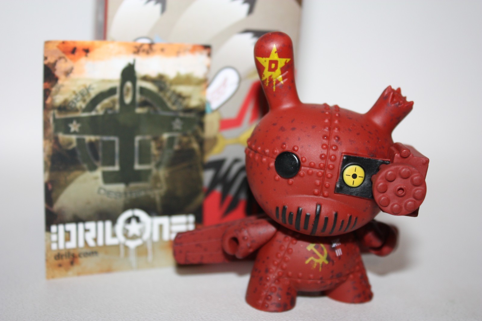 KIDROBOT 2014 DUNNY ART OF WAR A-10 TANK DESTOYER SOVIET RED DRILONE CHASE TOY
