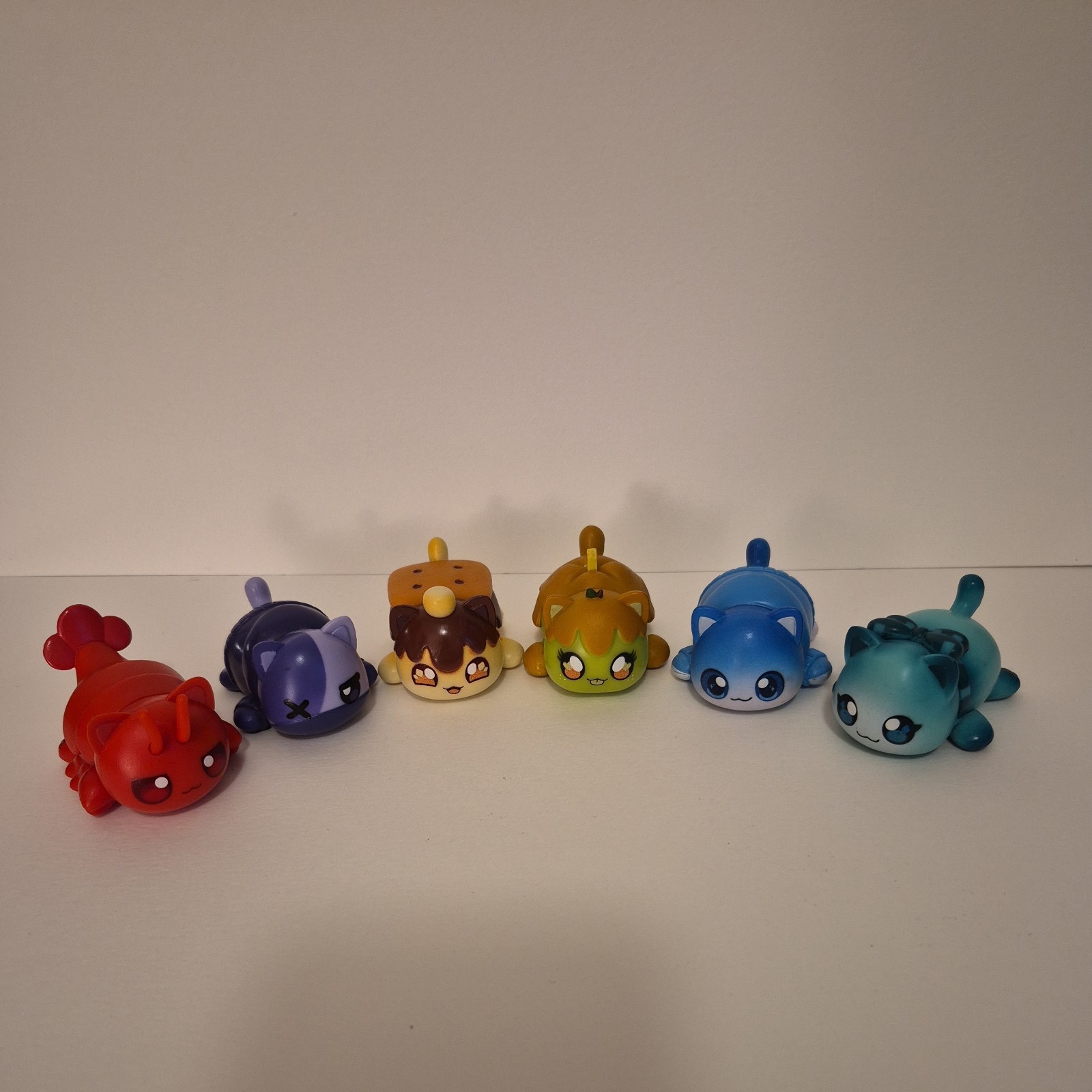 Aphmau Meemeows Carnival Treats Smores, CaramelApple, plus 4 Cat Surprise Figure