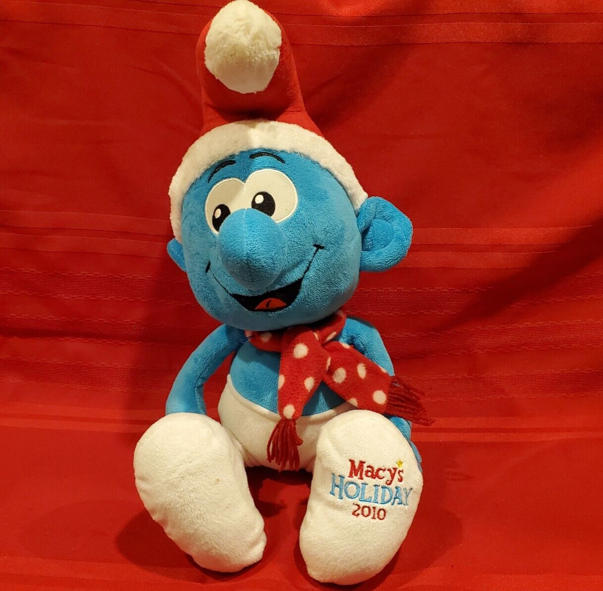 Macy&rsquo;s Holiday 2010 Smurf Plush Toy Santa Hat Scarf Smurfs for all ages
