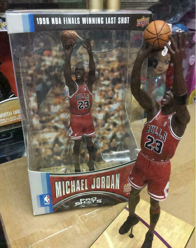 McFarlane Michael Jordan 1998 NBA Finals Winning Last Shot 8&Prime; Figure
