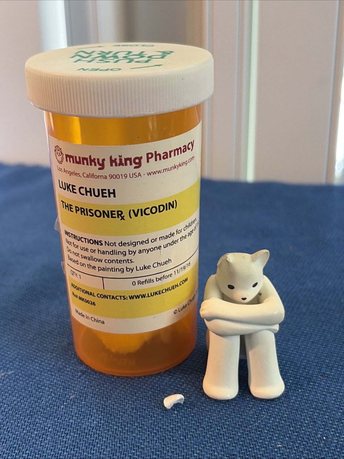 MUNKY KING x LUKE CHUEH – The Prisoner (Vicodin Edition Figure) Chipped Ear