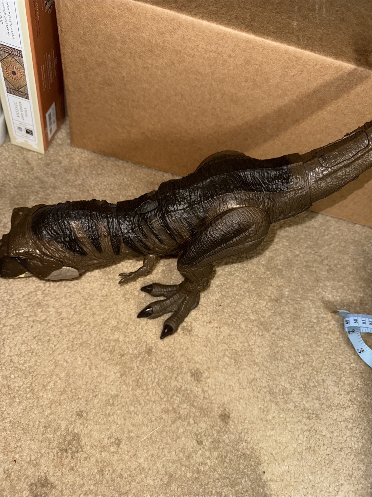 Jurassic World Thrash n Throw T-Rex Dinosaur Action Figure Toy Bite And Fight