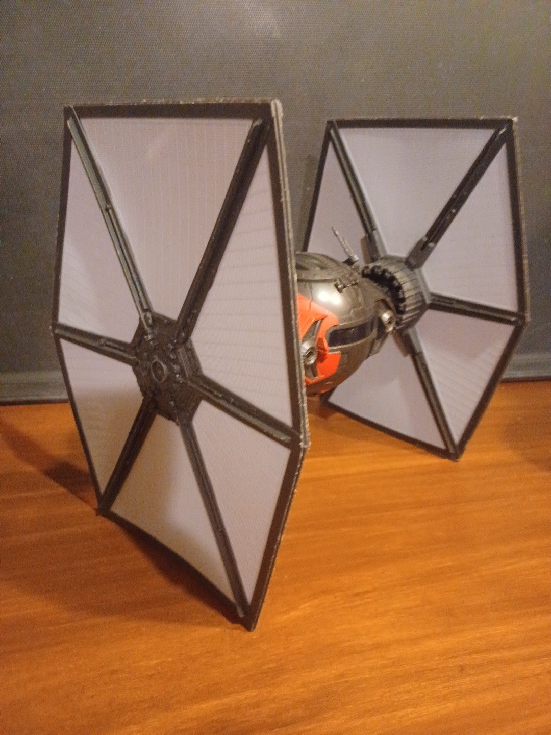 Star Wars – The Force Awakens – First Order Special Forces TIE Fighter w/Pilot