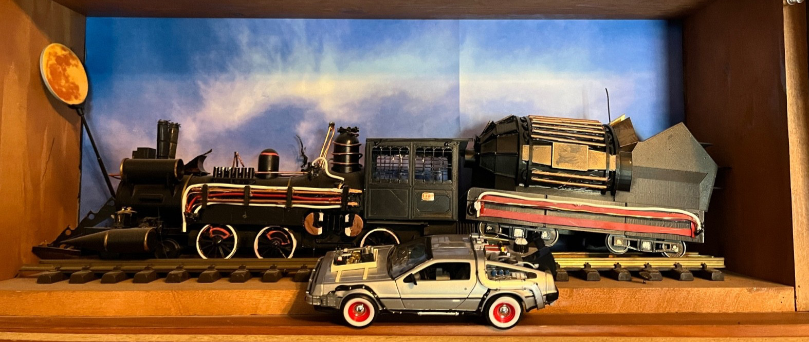 BACK TO THE FUTURE PART 3 doc brown train with delorean read .mc fly doc brown