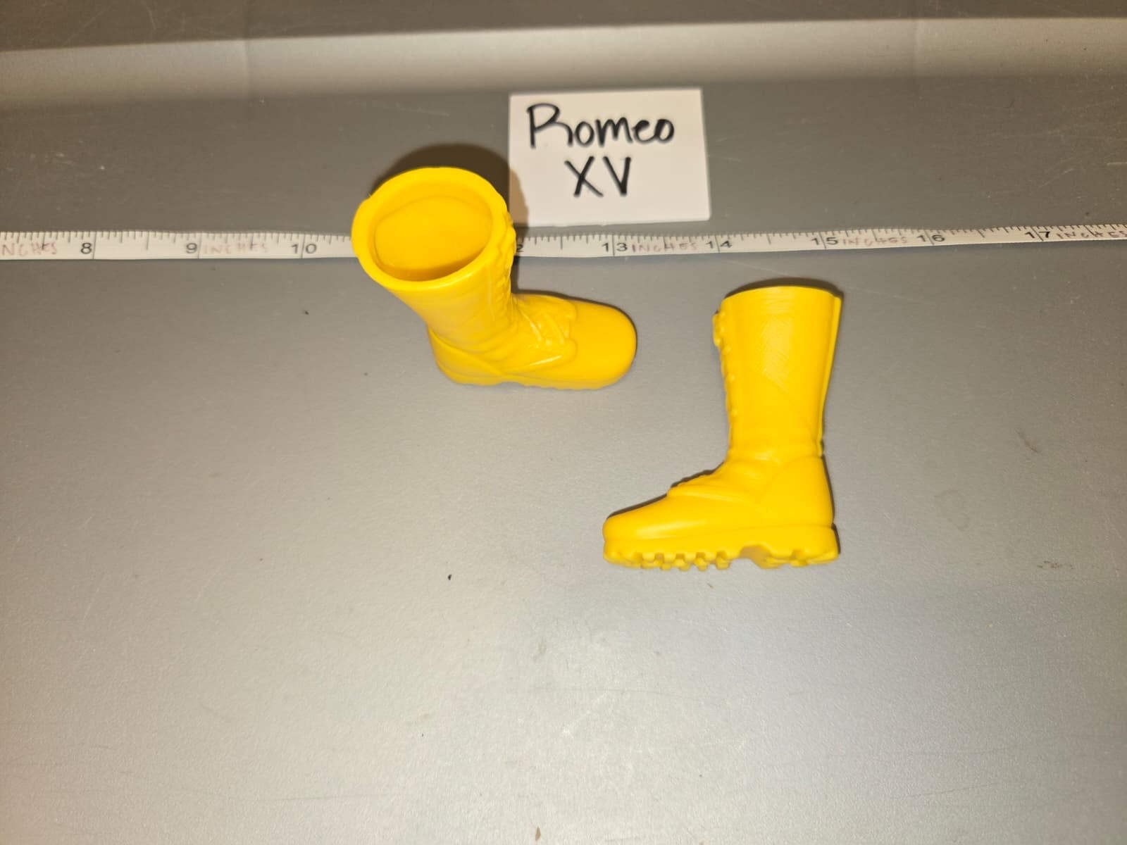 1:6 Modern Era Space Suit Yellow Boots – Science Fiction