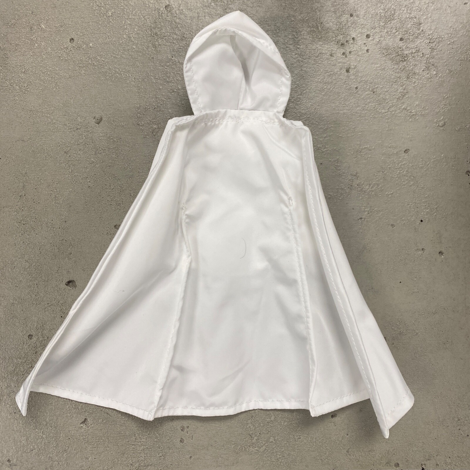 SU-MF-C-CMSZM: 1/12 Wired white Hooded cape for McFarlane Comic Shazam