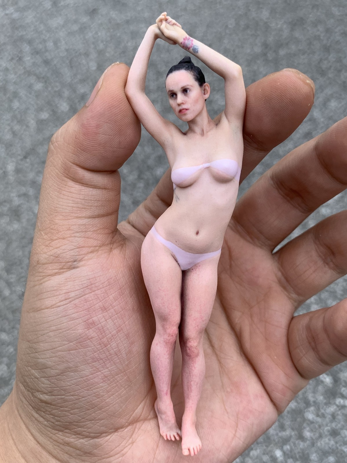 Painted 1/16 1/18 1/12 European Jumping Swim Girl Statue Dispaly For Cars Vehicl