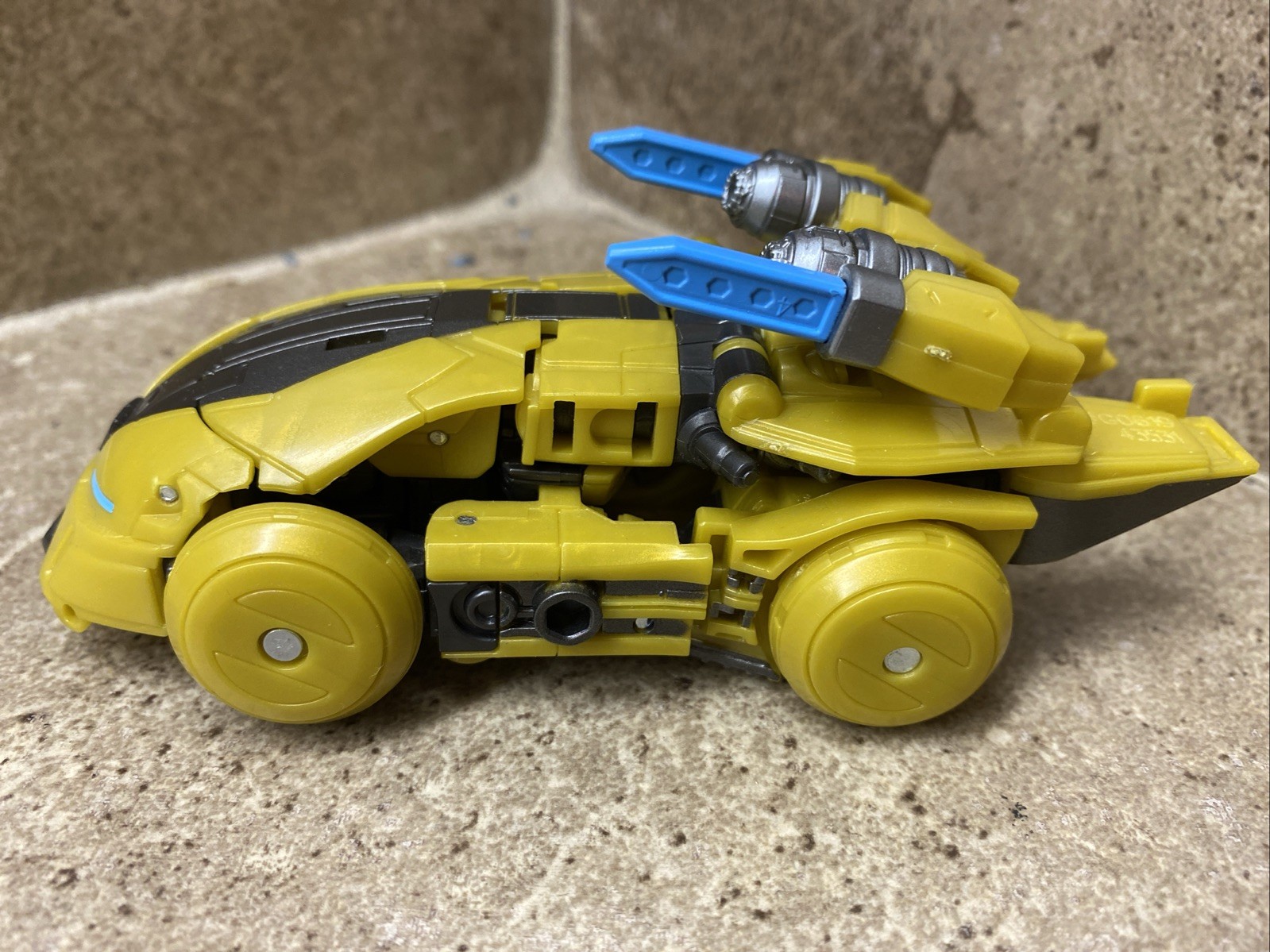 Hasbro Transformers One Studio Series B-127 Bumblebee Deluxe Class 18 Steps