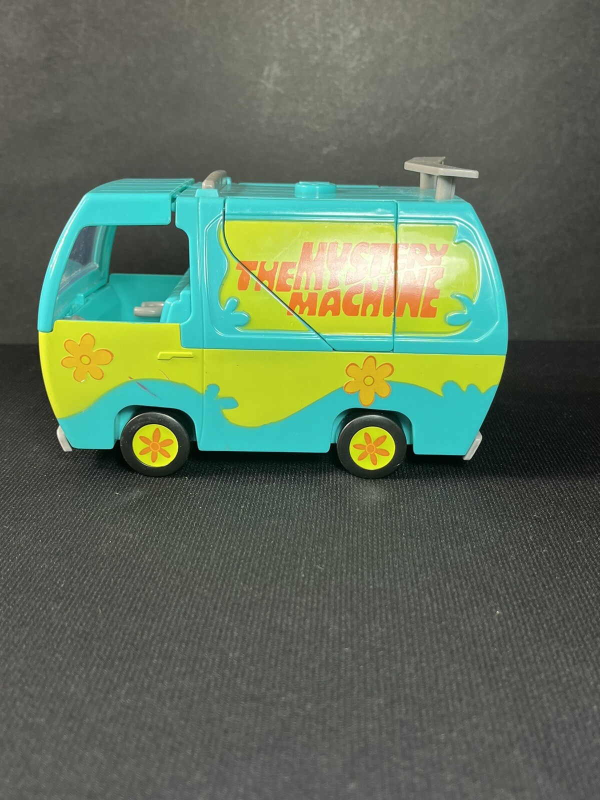 Scooby-Doo Van MYSTERY MACHINE w/ Convertible Wings Shaggy & Fred