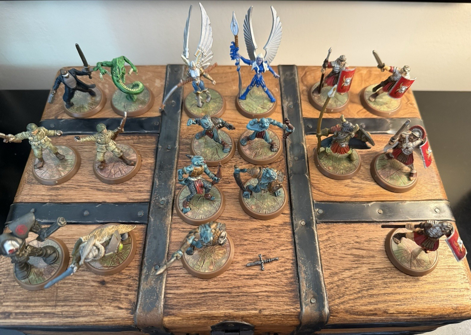 Lot of 18 Heroscape Mini Figures Assorted Micro Soldiers Wings Monsters