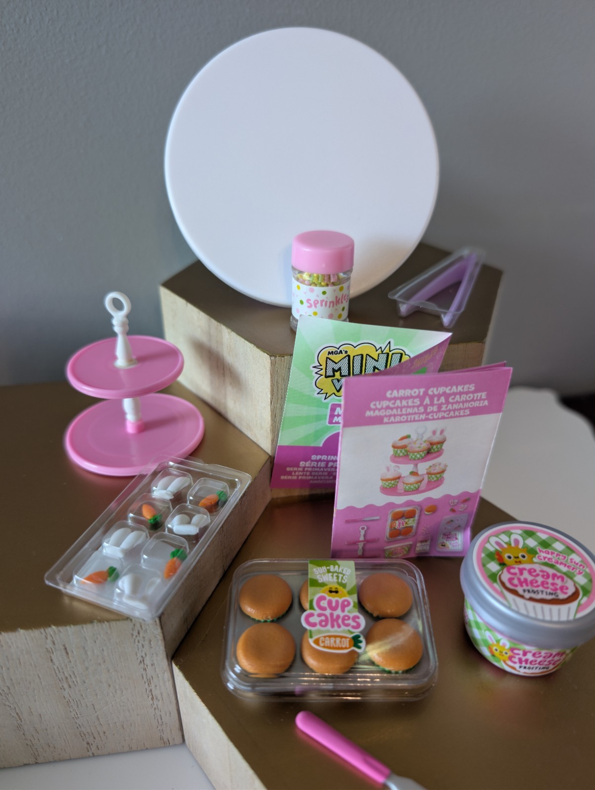 HTF MGA Miniverse Spring Easter 2023 Carrot Bunny Cupcakes White Table