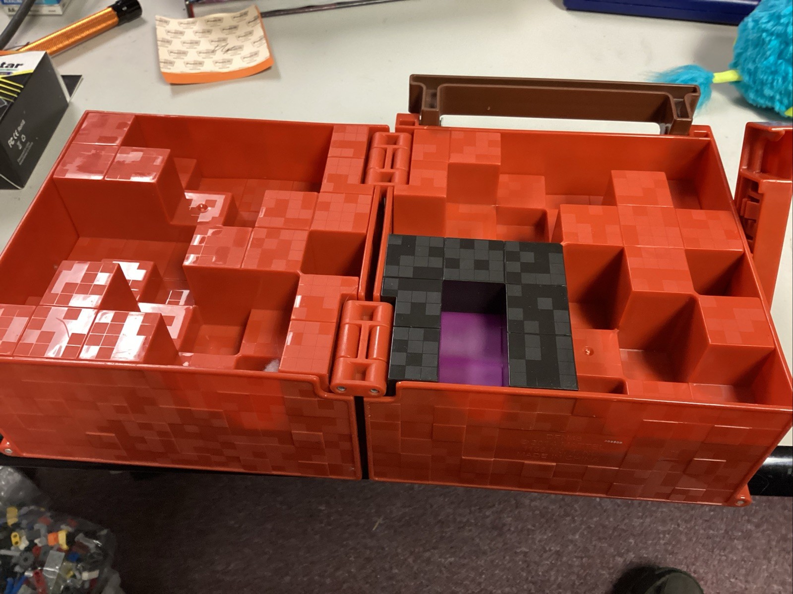 2014 Mattel Minecraft Mini Figure Collector Red/Brown Case Storage Cube