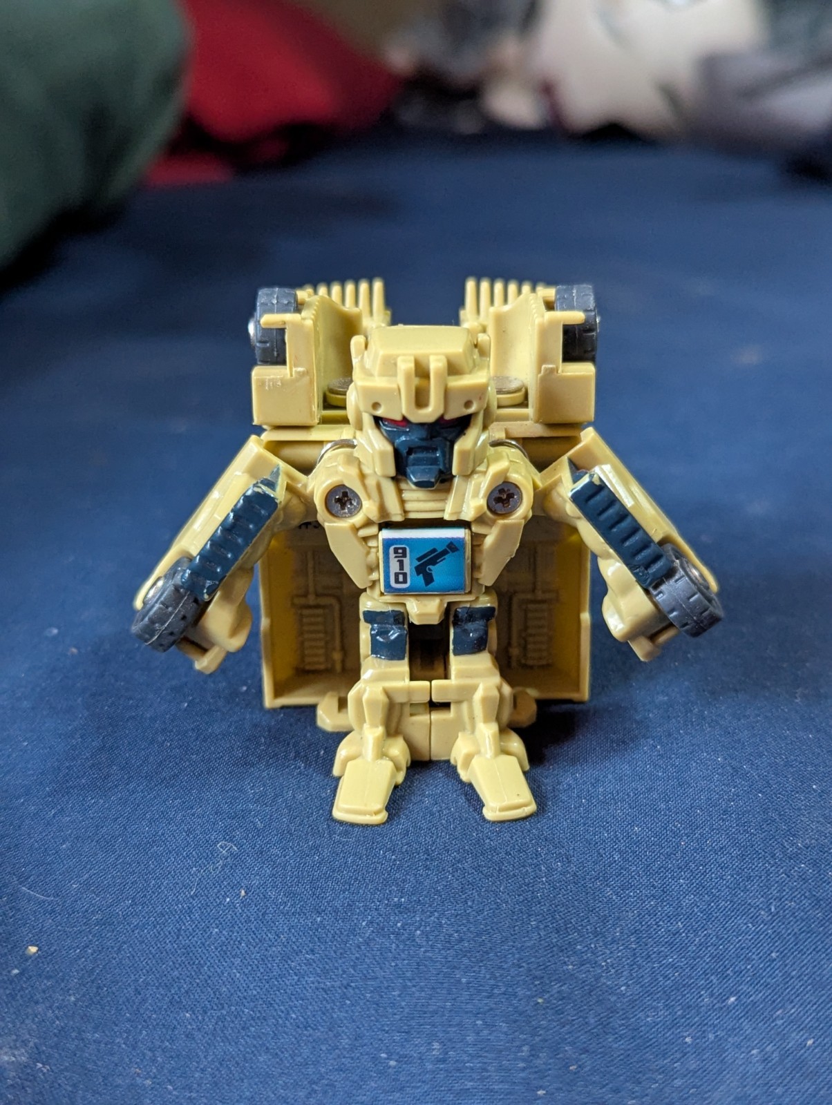 2011 Hasbro Tomy Transformers Bee Cool Tank 1 Step V2976A