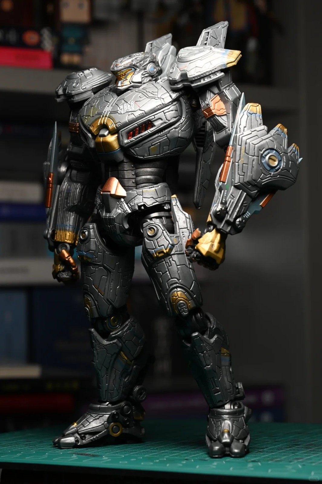 New in Stock LingJiHun Pacific Rim Striker Eureka LJH005