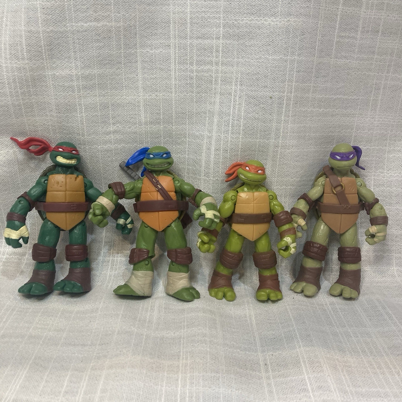 Set of 4 Teenage Mutant Ninja Turtles Viacom Playmates 4.5&Prime; Action Figures TMNT