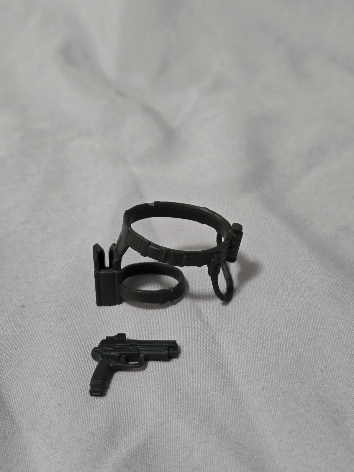 GI Joe Classified Action Soldier Special Forces Belt +Sheath + Pistol 6&Prime; Fodder