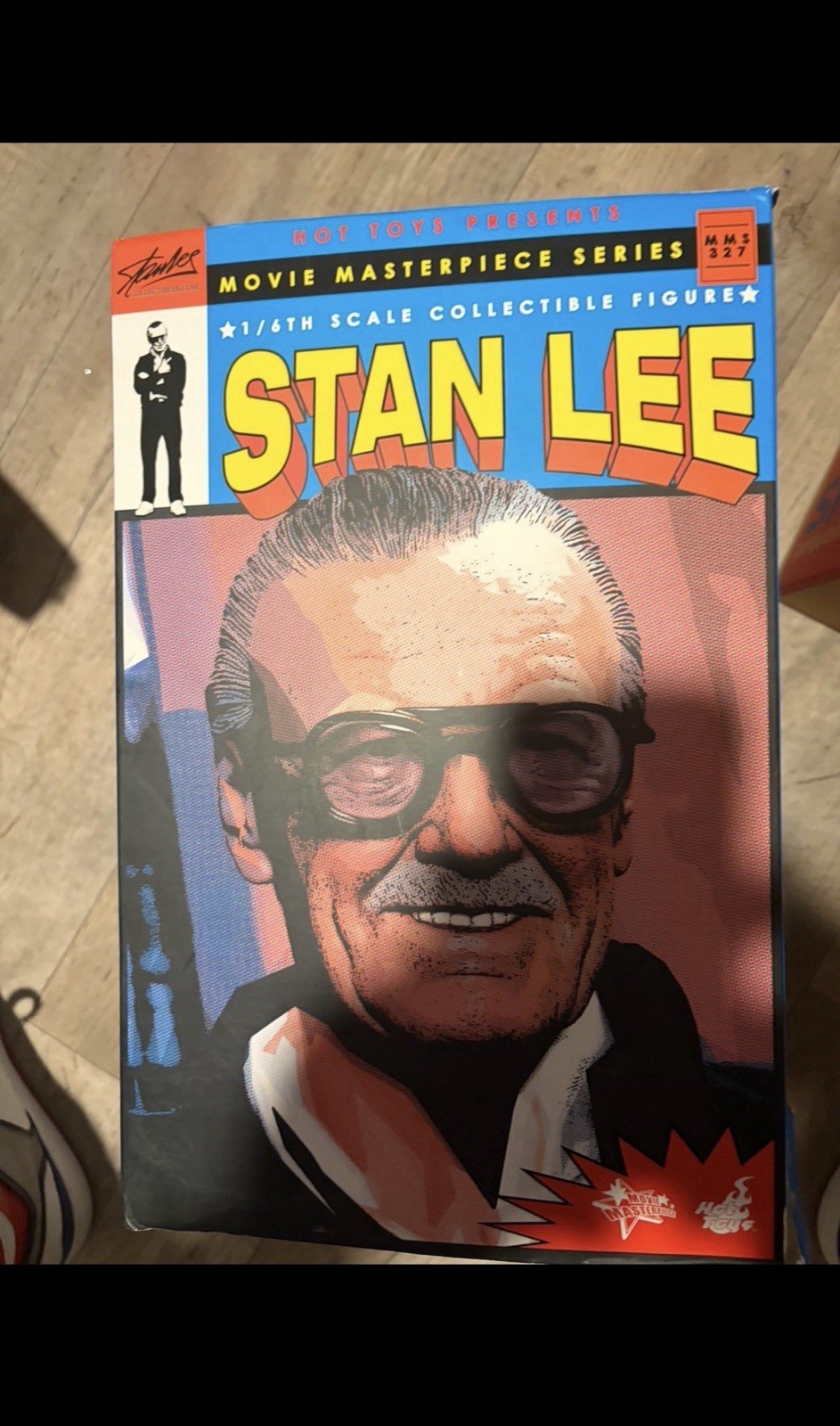 HOT TOYS MOVIE MASTERPIECE SERIES MMS327 STAN LEE 1/6TH SCALE COLLECTION FIGURE