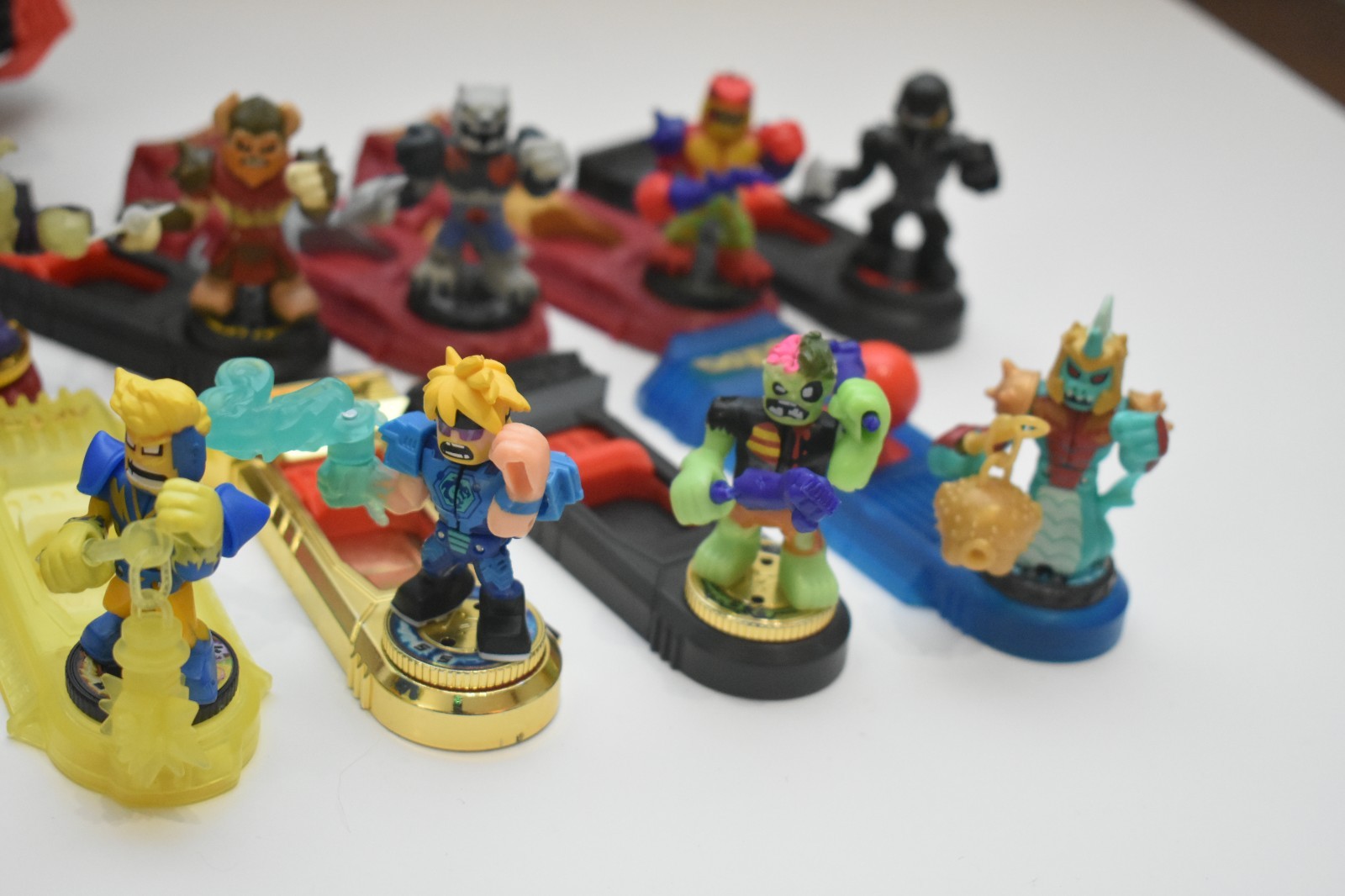 Akedo Ultimate Arcade Warriors Mini Battle Action Figure – Your Choice
