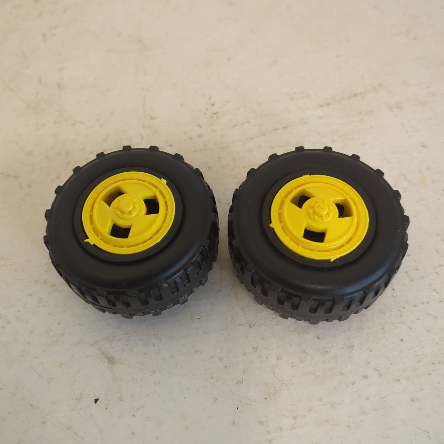 GI Joe ARAH 1988 Tiger Cat Replacement Parts Pair Wheels With Hubcap Tiger Force