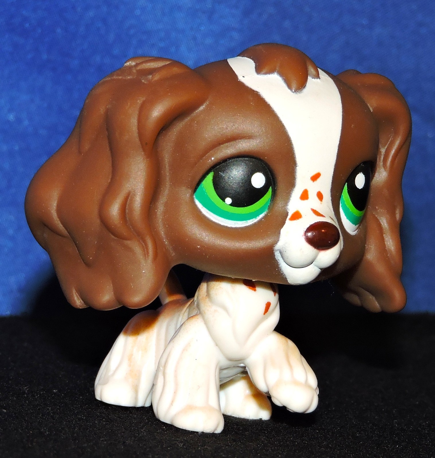 Littlest Pet Shop 156 Cocker Spaniel Brown White Freckles Green Eyes Dog Hasbro