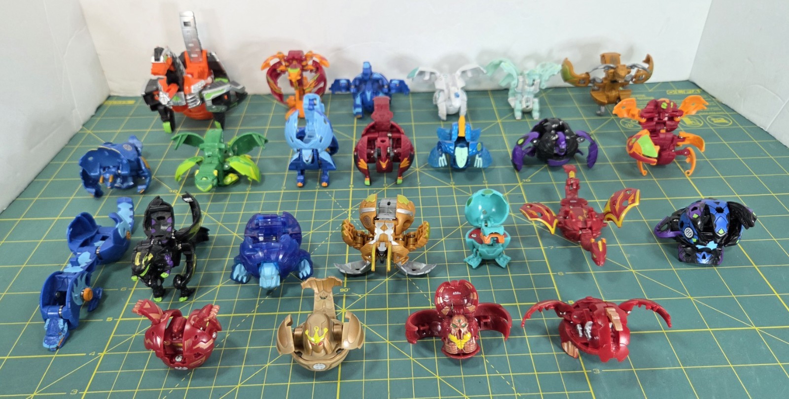 Lot of 20 Bakugan Battle Brawlers Assorted Mix