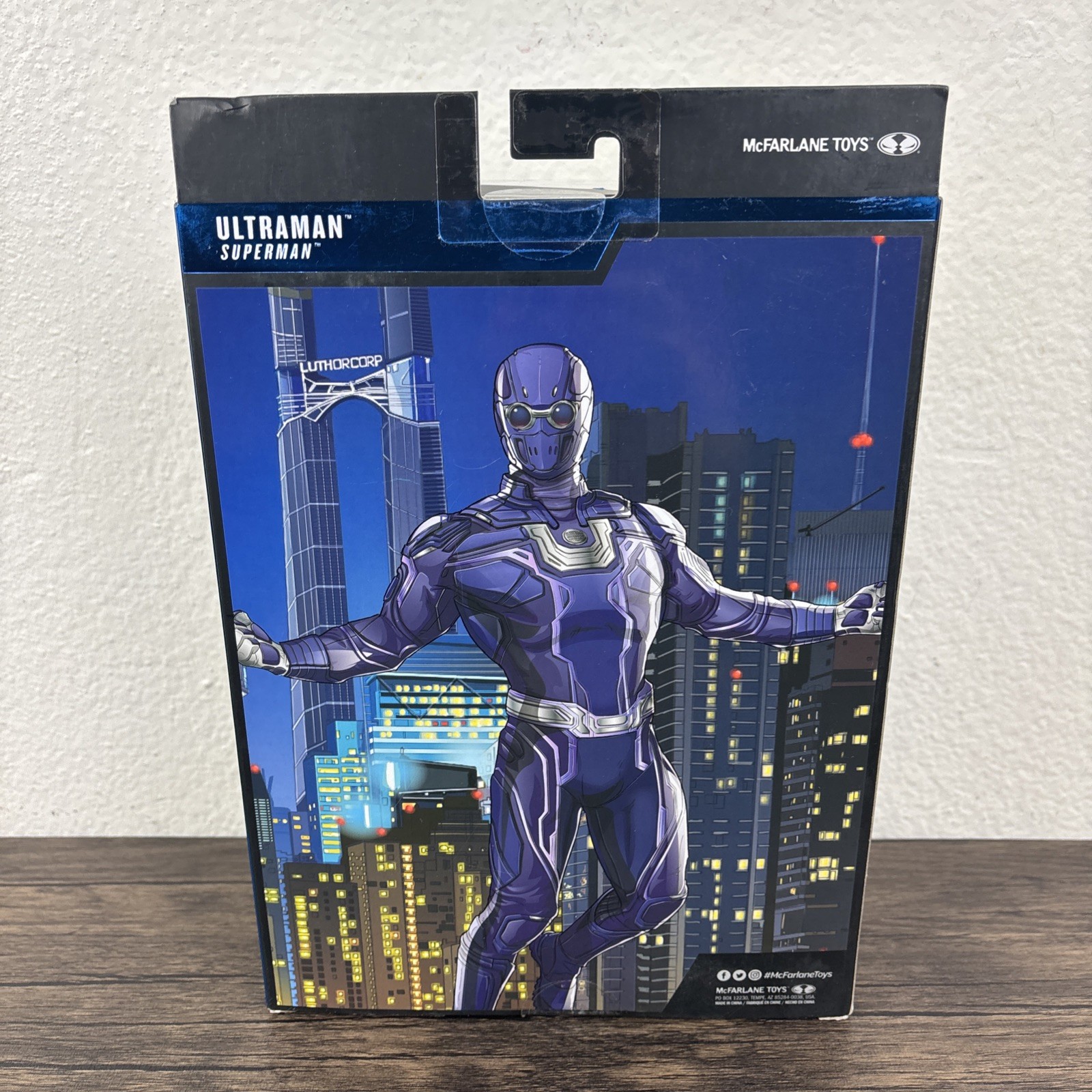 DC Multiverse Mcfarlane Toys Superman Ultraman Battle Damage Gold Figure in Box