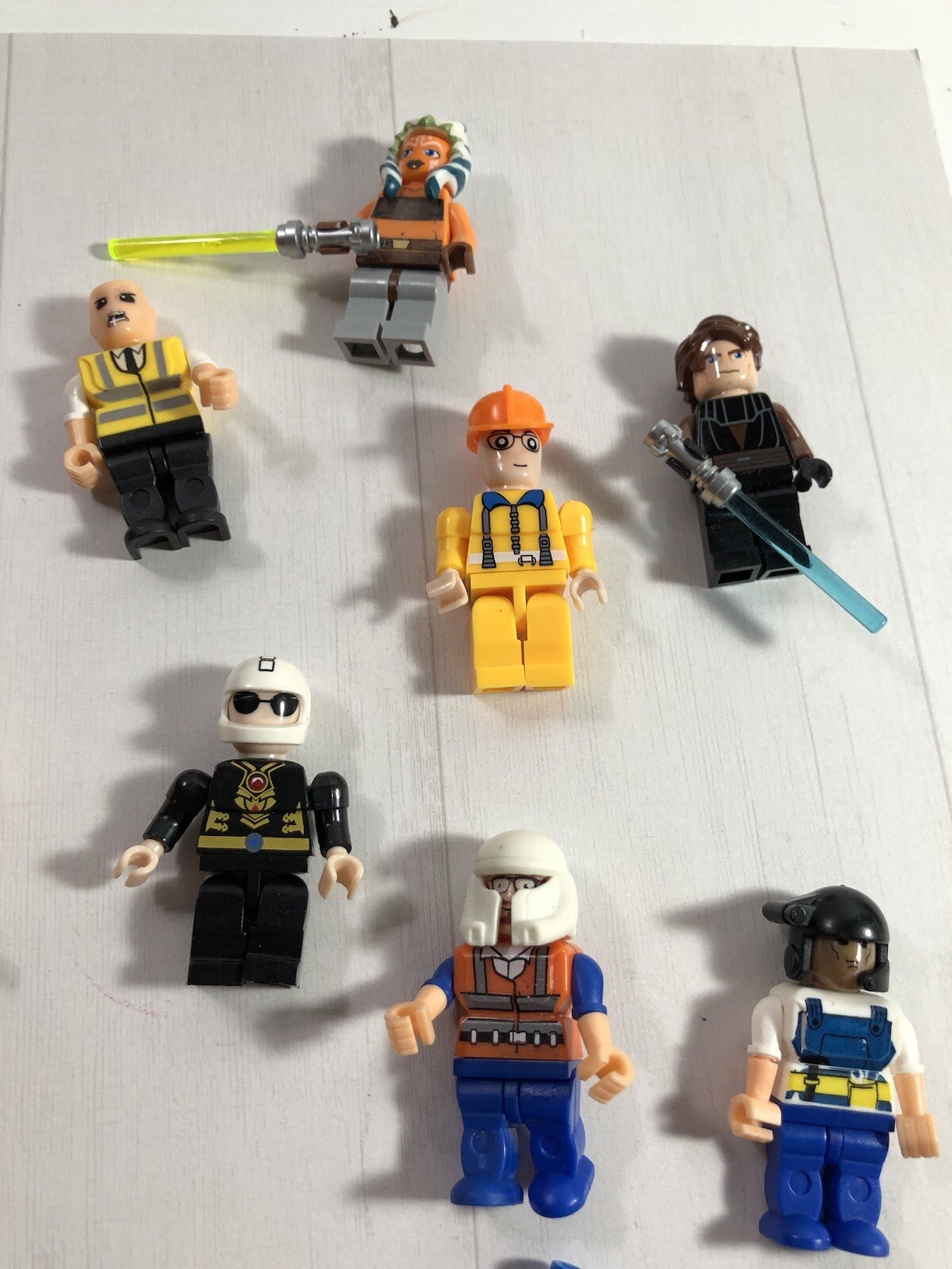 LEGO MINIFIG PEOPLE 13 From Galaxies Far Away Plus Assorted Weapons