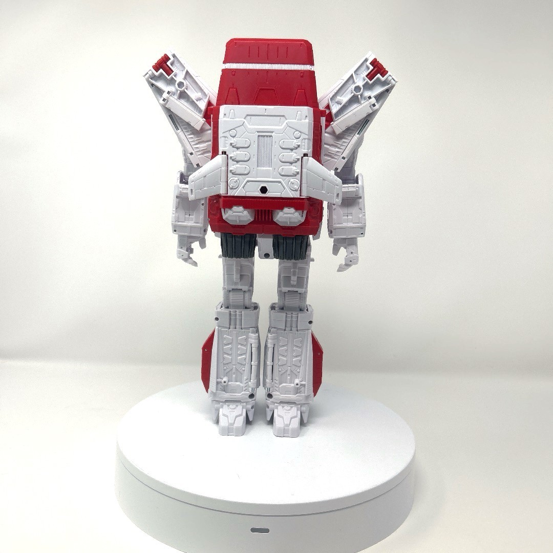 transformers sdcc 2025 exclusive jetfire with sealed comic included