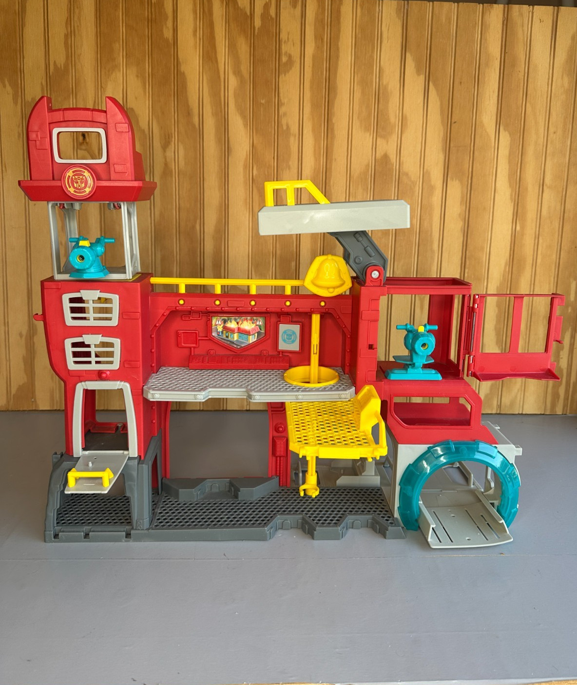 Transformers Rescue Bots Griffin Rock Firehouse Playset 2015