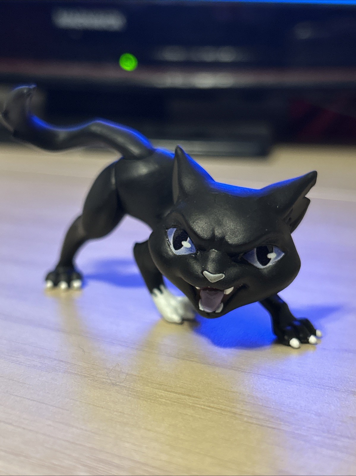 Warrior Cats SCOURGE Mini Figure Wave 1 Black Cat Erin Hunter