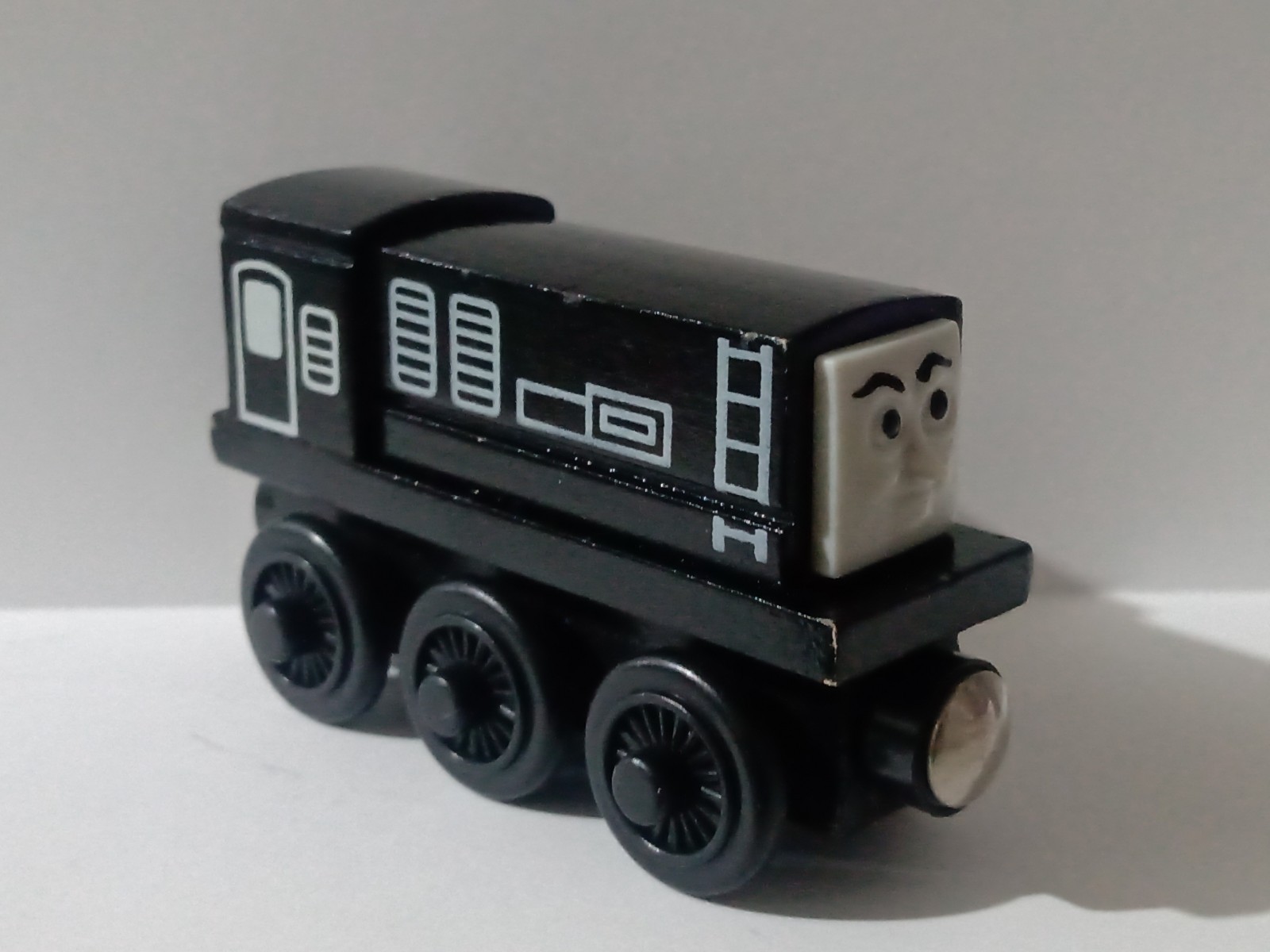 THOMAS & FRIENDS WOODEN RAILWAY~DEVIOUS DIESEL~2000 BRITT ALLCROFT (VERY NICE)