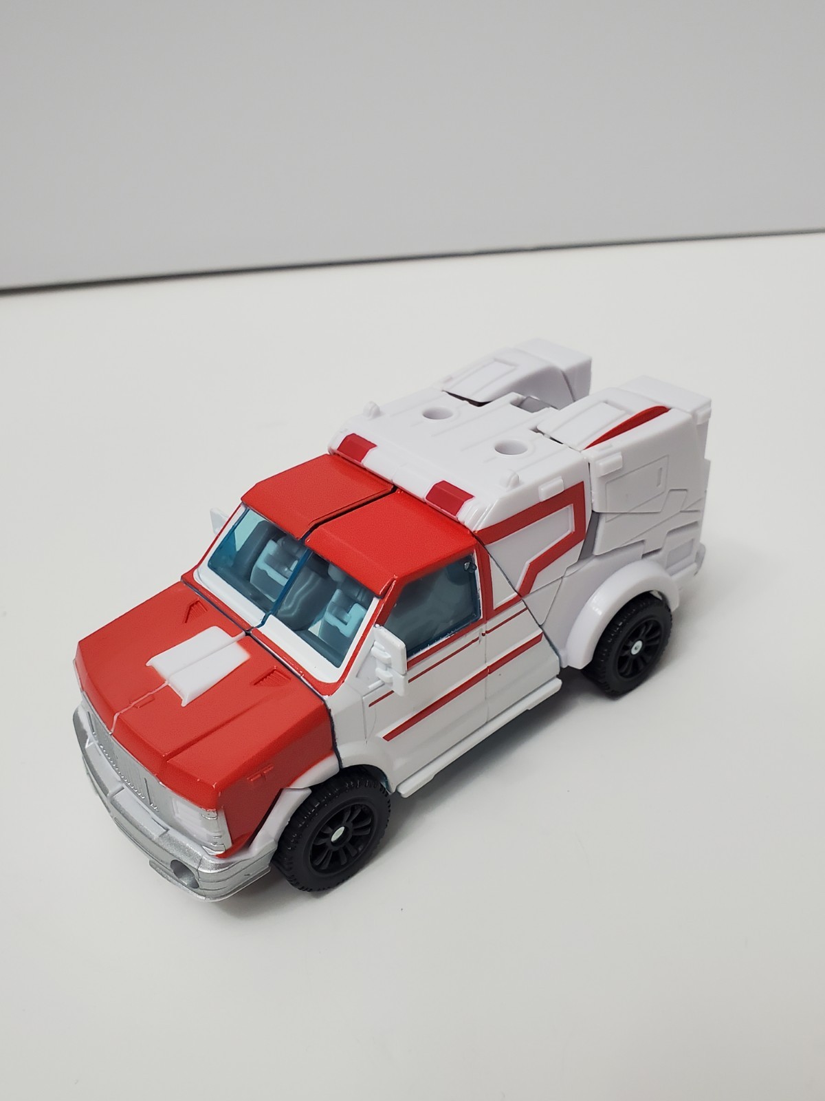 Hasbro Transformers Prime Robots In Disguise Deluxe Autobot Prime Ratchet