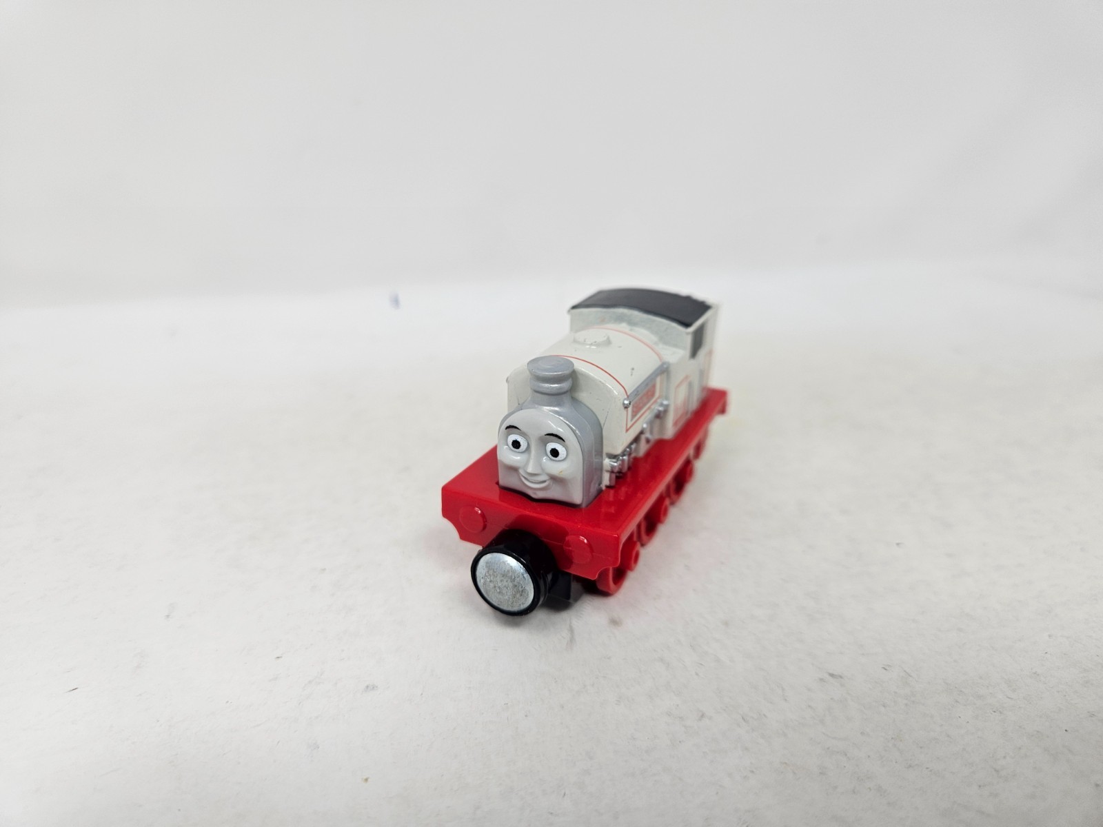 Thomas & Friends Diecast Stanley Round Magnet Take Along N Play Train Tank VGUC