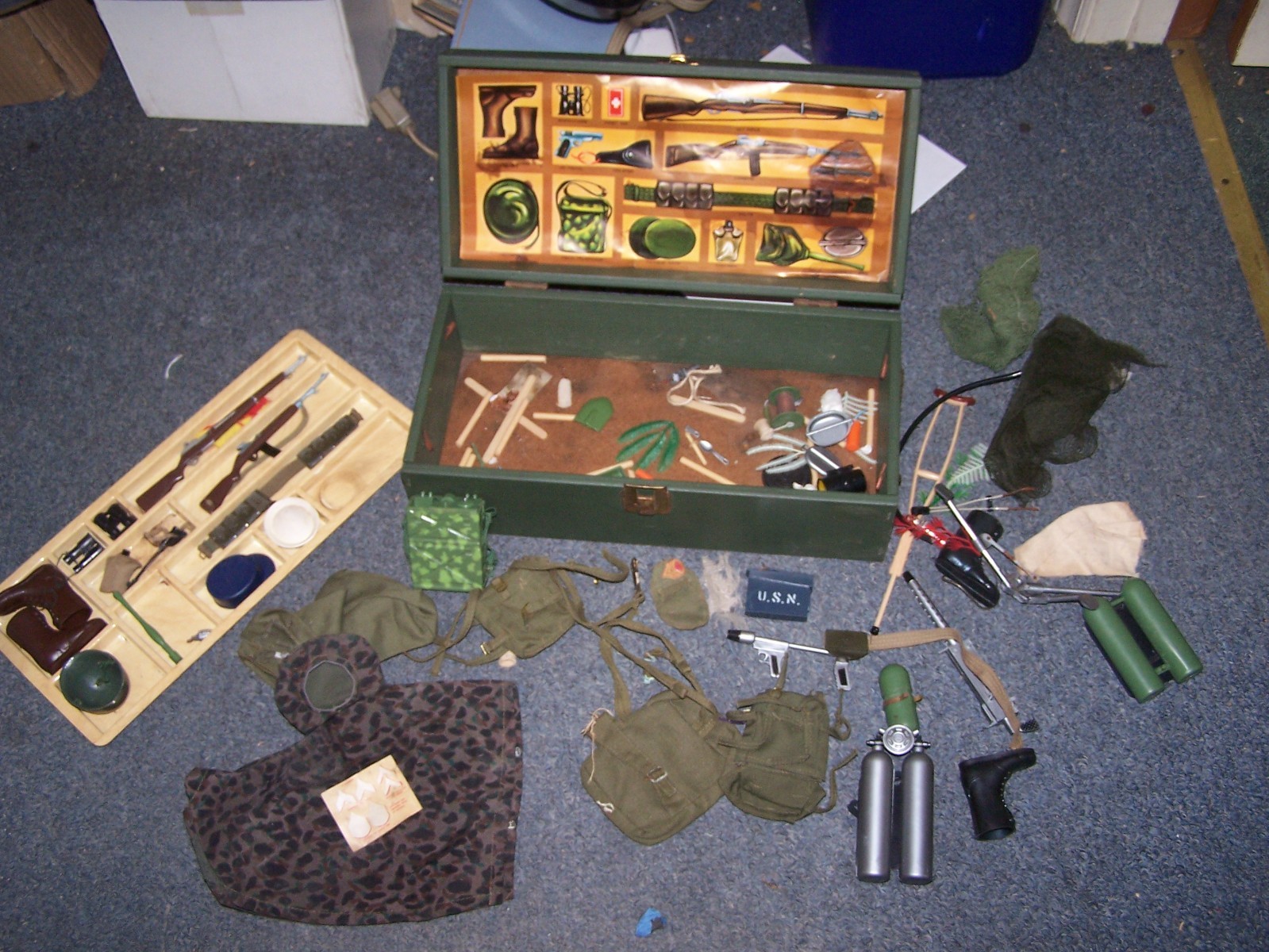 GI JOE 1964 First Issue Foot Locker with Lots accessories from Estate See Photos