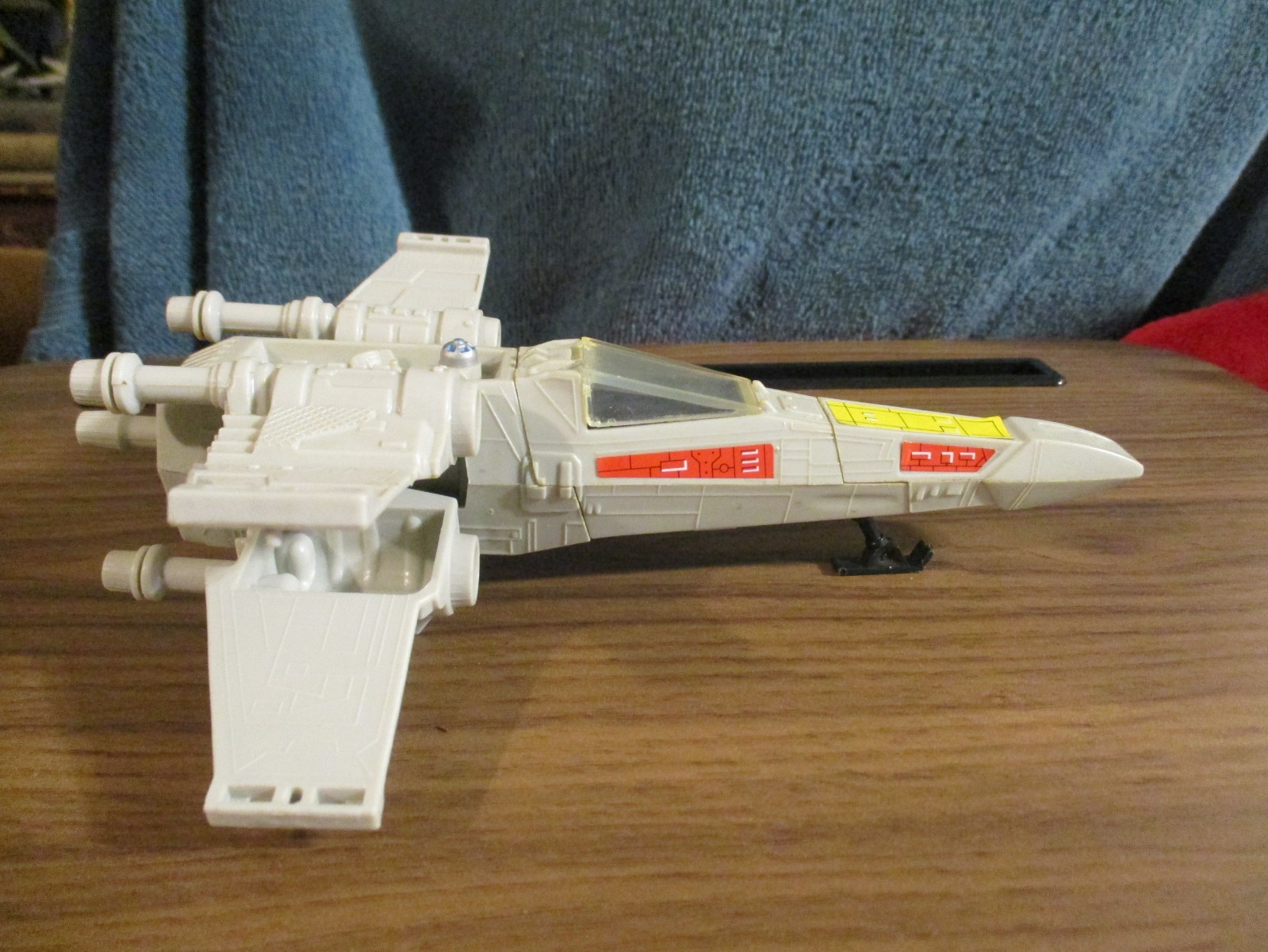 Vintage 1982 Star Wars Micro Collection X-WING FIGHTER WITH BREAK AWAY ACTION