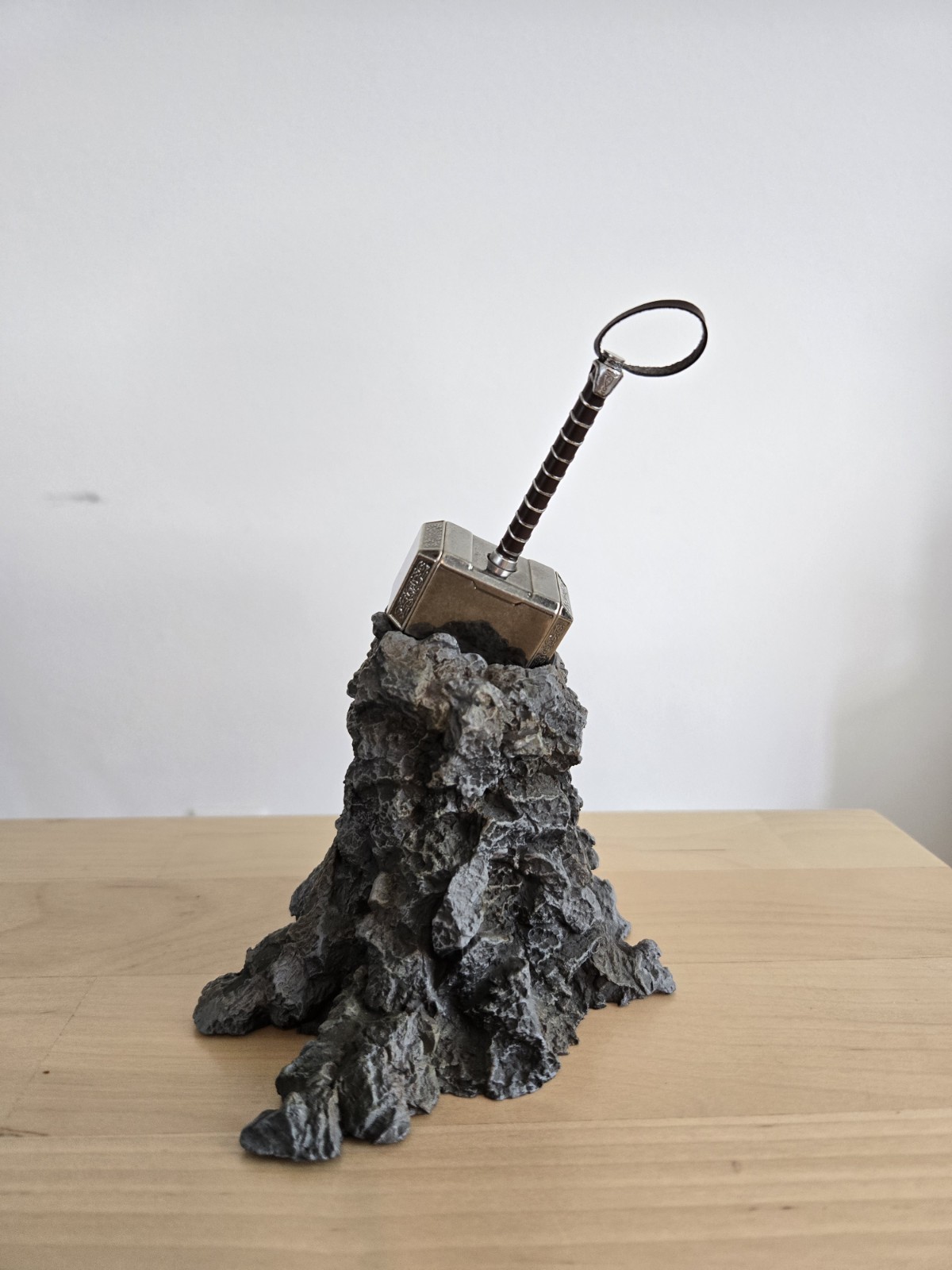 Hot Toys MMS146 The Avengers Thor Diecast Hammer Figure 1/6 Rock Diorama Base
