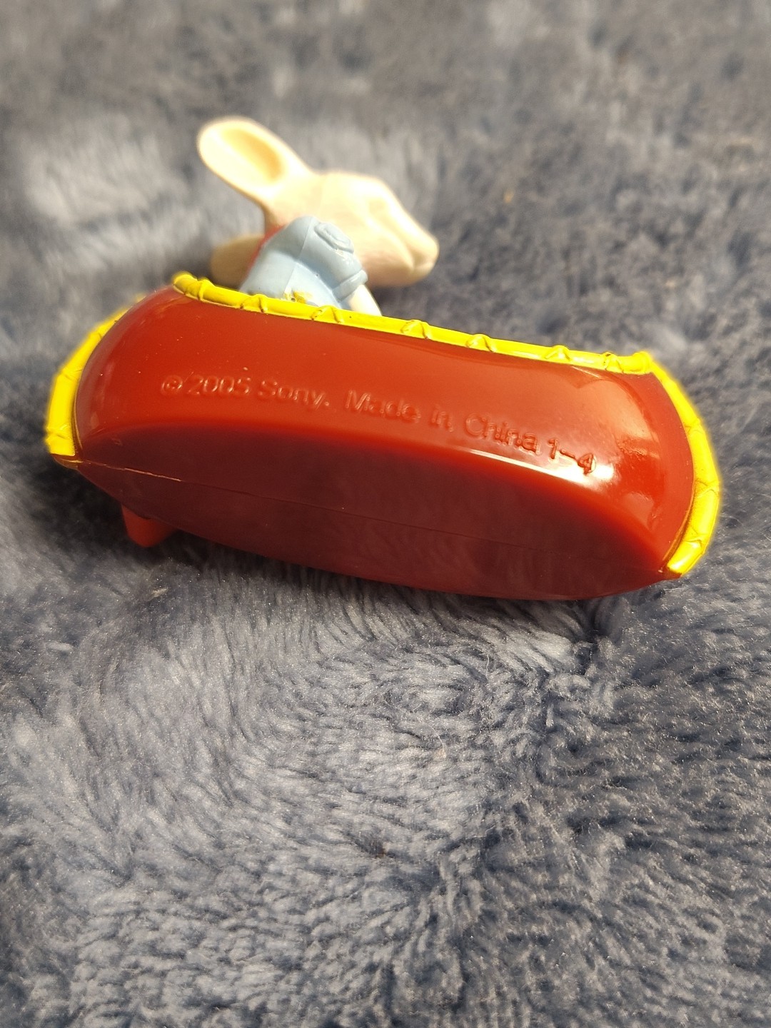 Stuart Little Figure in Red Canoe Boat With Paddle 2005 Sony 2&Prime; Mini