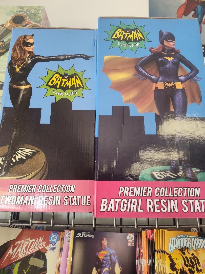 Premier collection Diamond Select 1966 Batman TV Catwoman & Batgirl Statues
