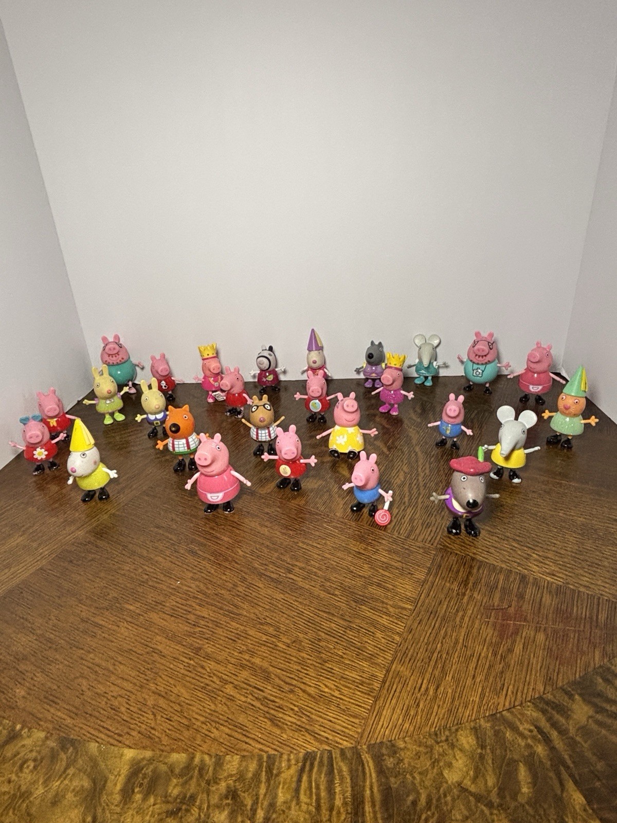 Peppa Pig Toy Lot – moma daddy george and more total of 27 figures as shown