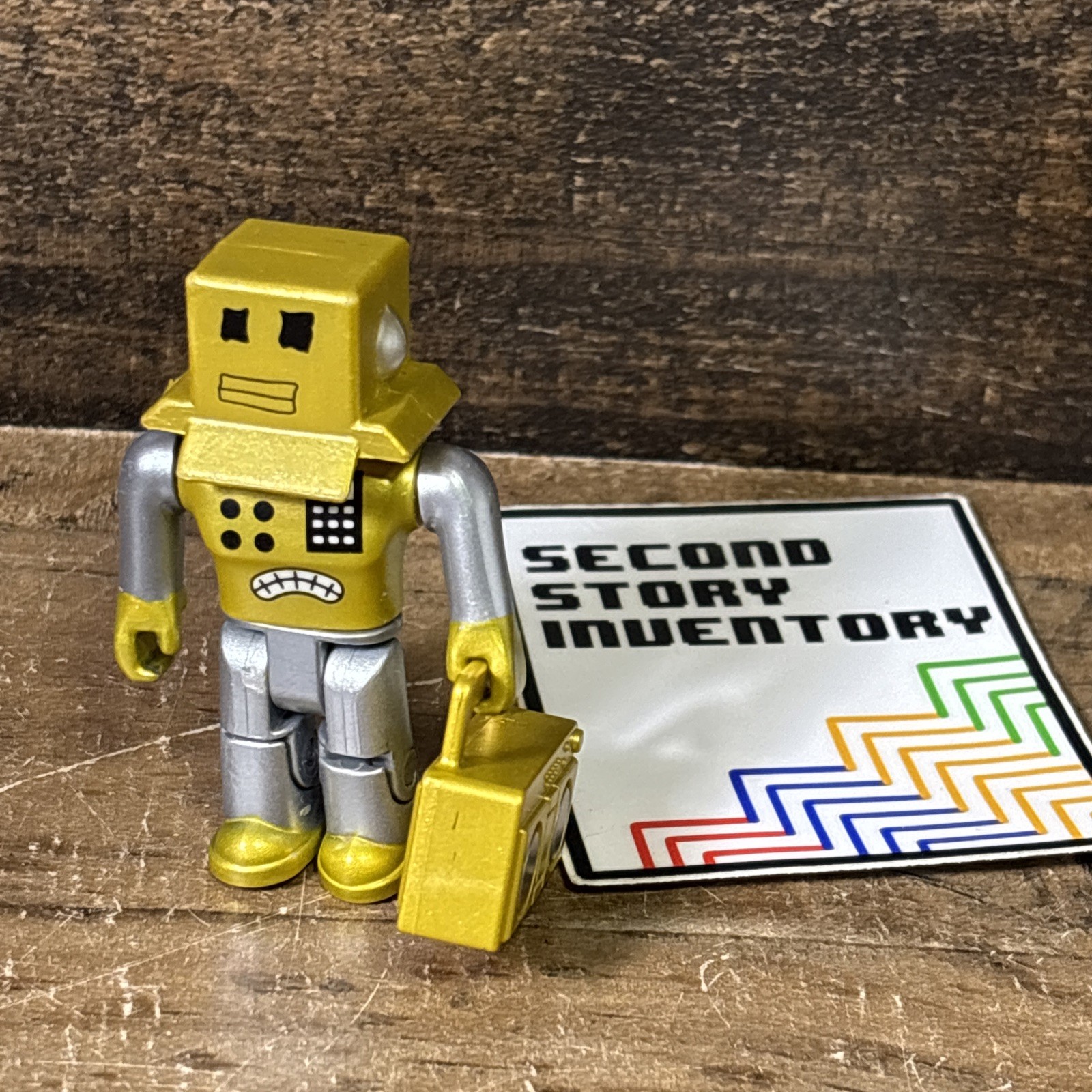 ROBL0X GOLD MR. ROBOT Figure w Hat Radio (NO CODE) Icons Collector&rsquo;s Set 15th