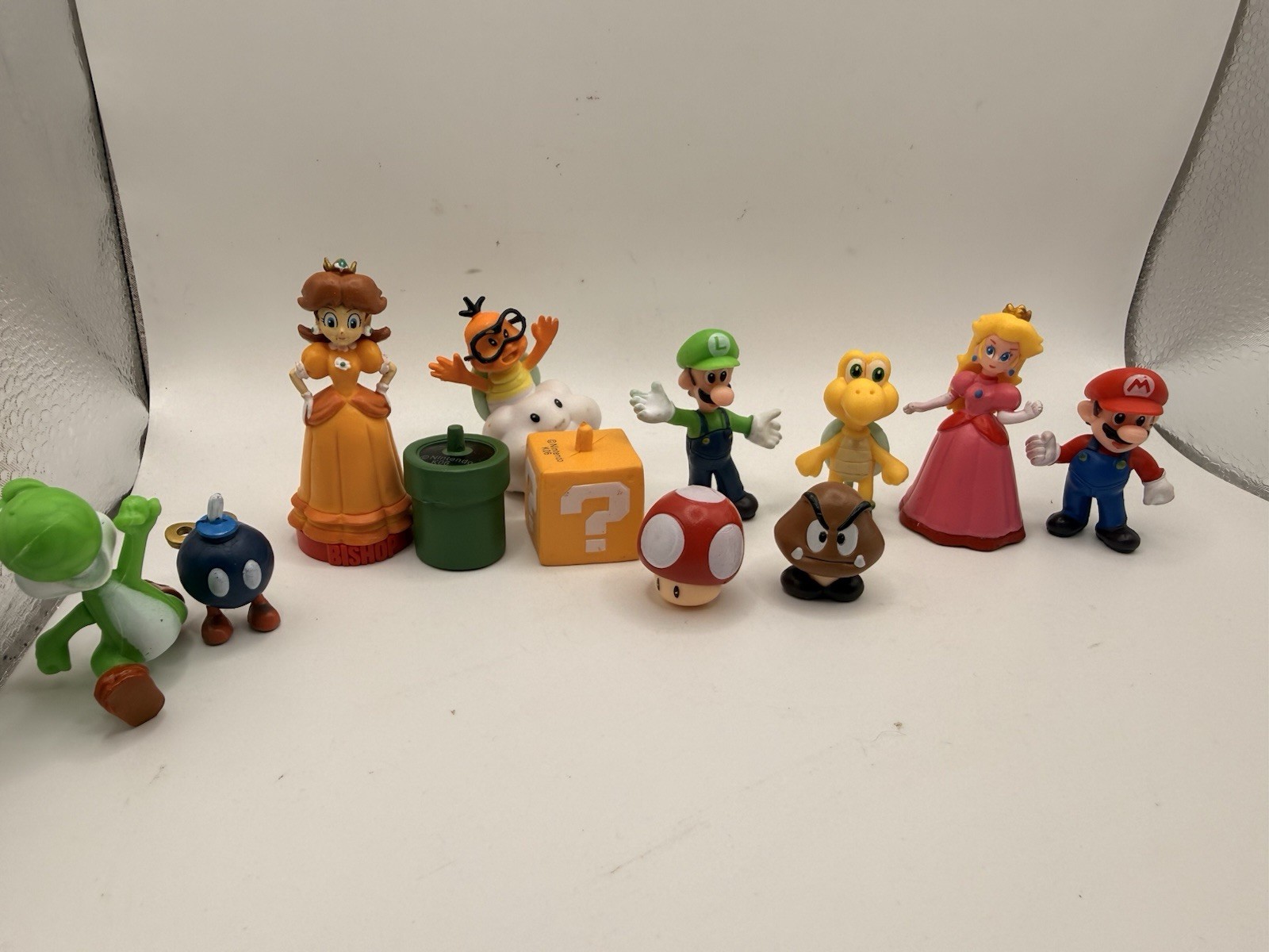Super Mario Bros Lot of 12 Figures, Nintendo Peach YOSHI Toad Mario Luigi