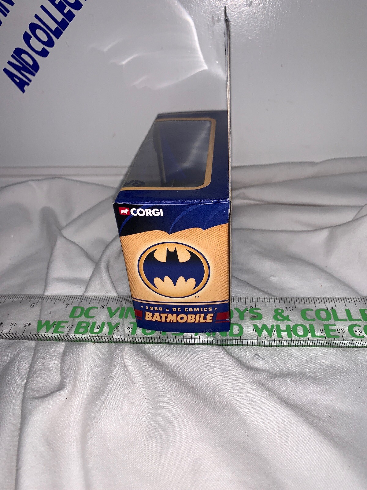 1960&rsquo;s Batmobile – Batman DC Comics Corgi 1:43 Scale Diecast Vehicle Car New