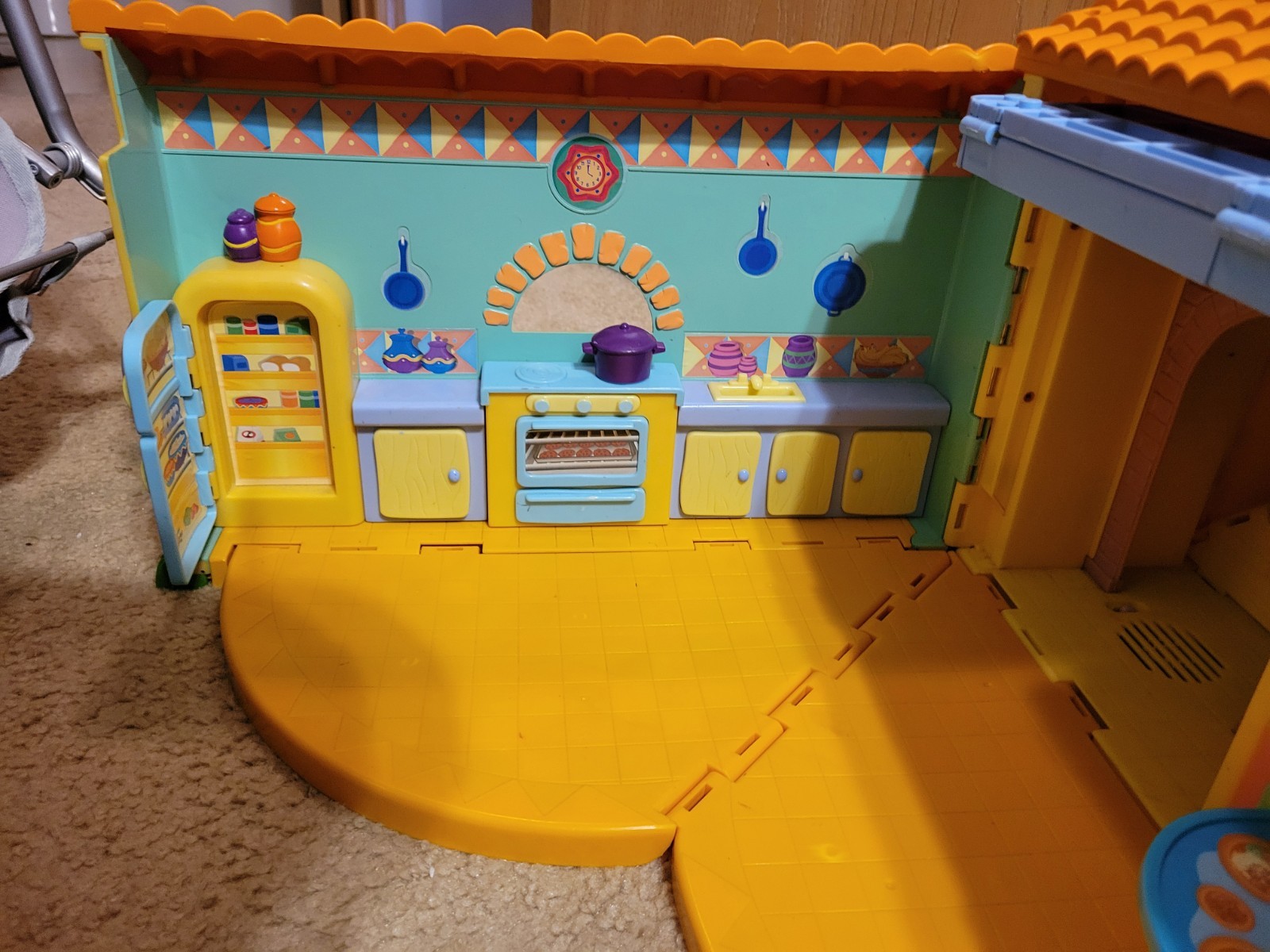 Dora The Explorer Talking Doll Play House 2003 Mom Furniture Works Great!