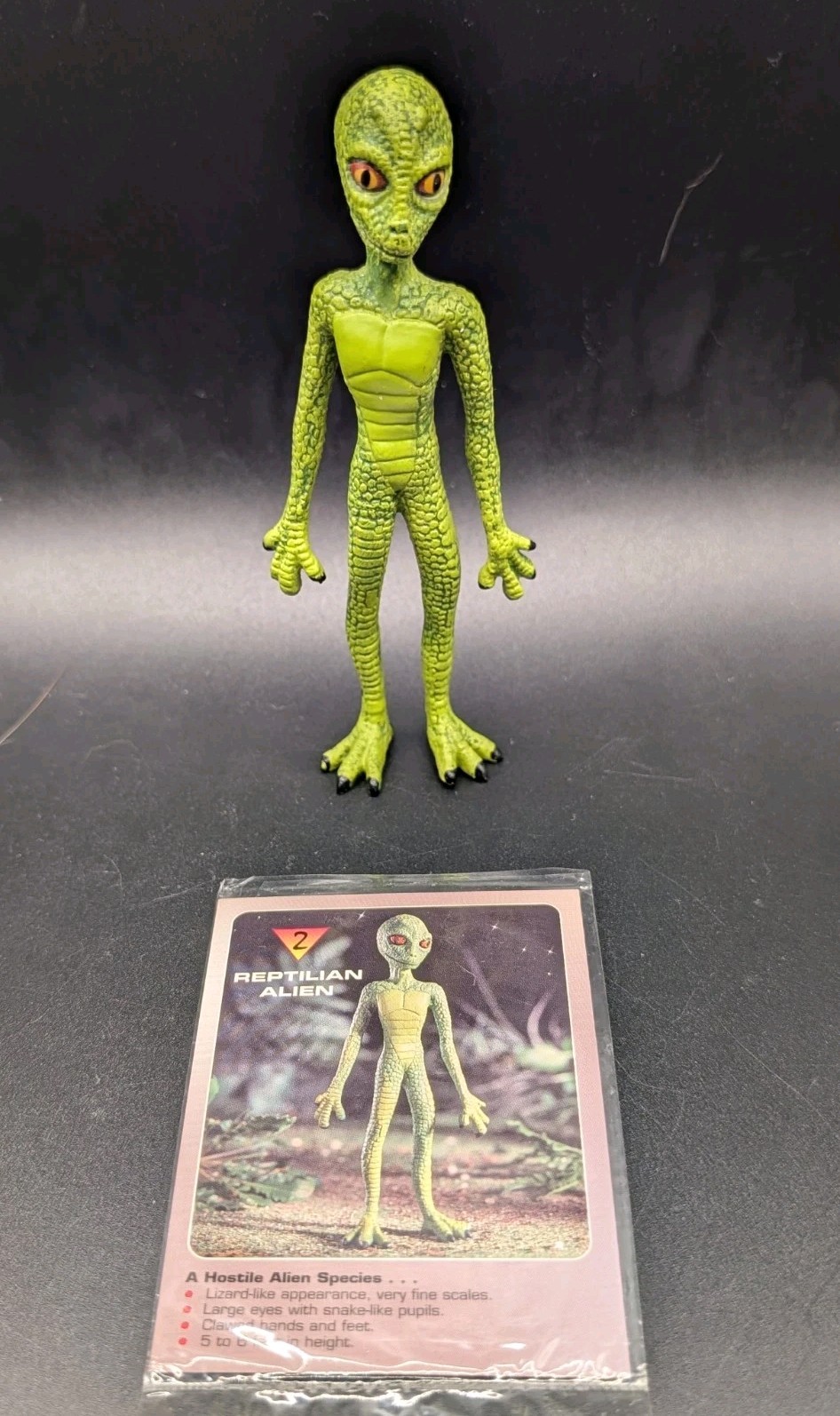 SHADOW BOX 1997 REPTILIAN ALIEN FIGURE #2 from space ALIEN series 5&Prime;