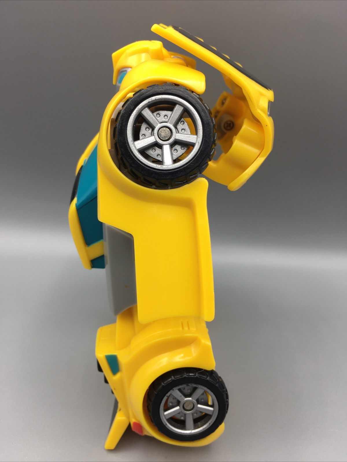 Transformers Rescue Bots Energize 6&Prime; Bumblebee, Yellow Car Camero Hasbro Tomy