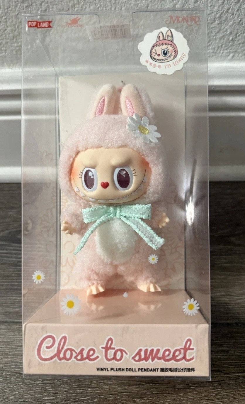 Popmart Labubu Mokoko Close To Sweet Pendant(PopLand Exclusive) [AUTHENTIC]