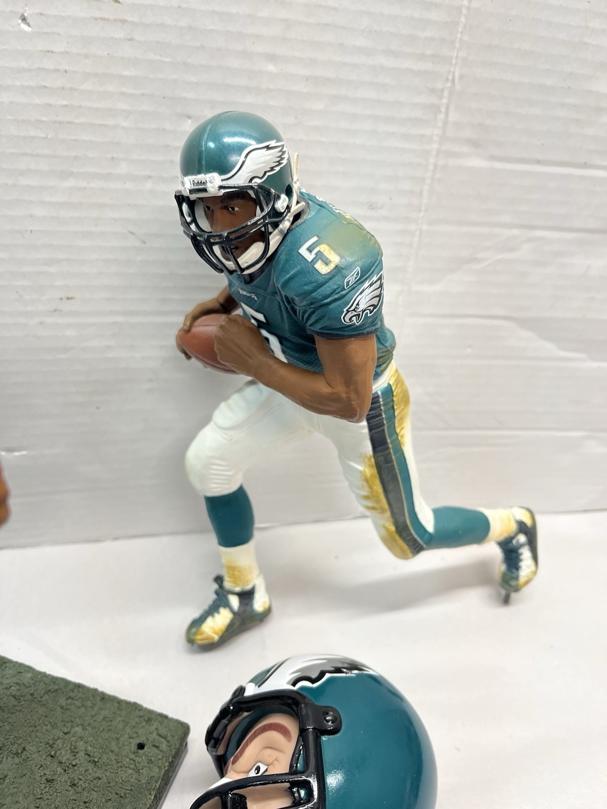 MCFARLANE NFL EAGLES DONOVAN MCNABB 12&Prime; LOOSE VARIANT & FIGURE PUPPET LOT