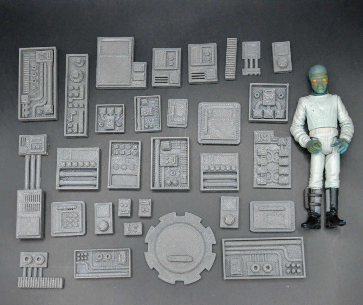 30 pc GREEBLE LOT STAR WARS SCI FI CUSTOM 1:18 SCALE DIORAMA PROP