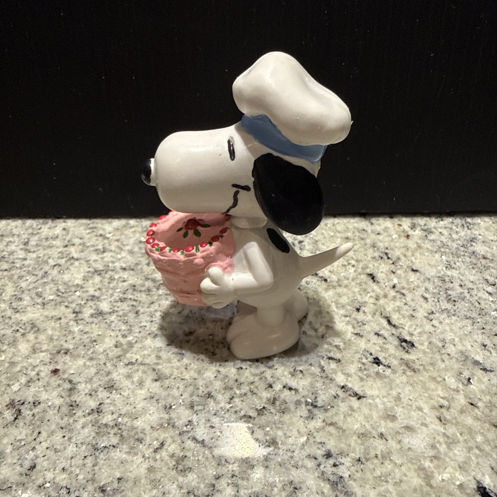 Peanuts Birthday PVC Figurines Applause Snoopy Charlie Brown Lucy Linus Lot of 6