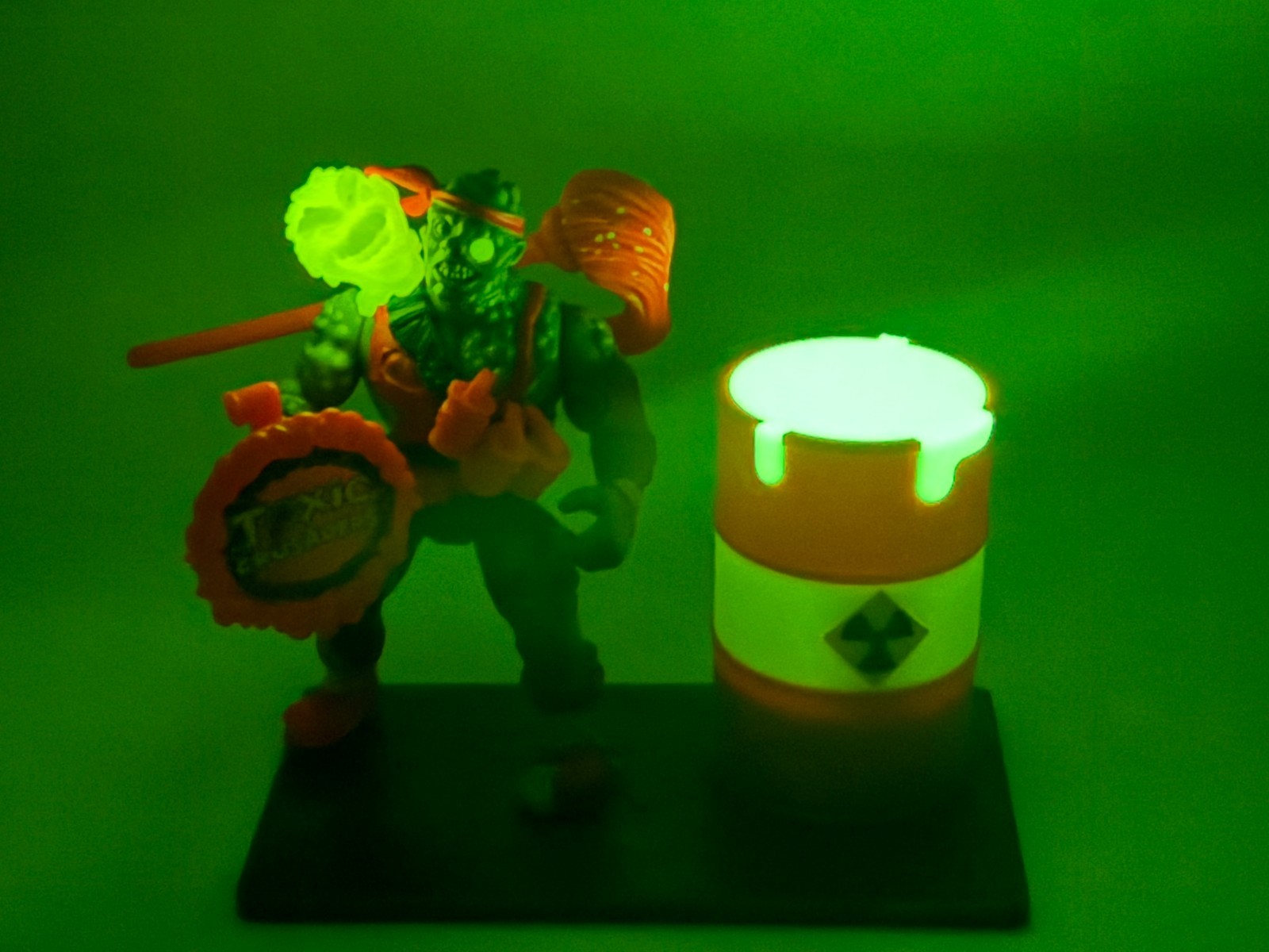 Toxic Crusaders STAND Sparkle Gray w /lighted toxic Glow in the Dark Barrel